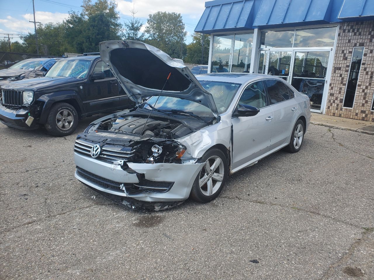 https://f005.backblazeb2.com/file/img-partshotlines-com/Inventory/MA726/Vehicle/43001_03.jpg