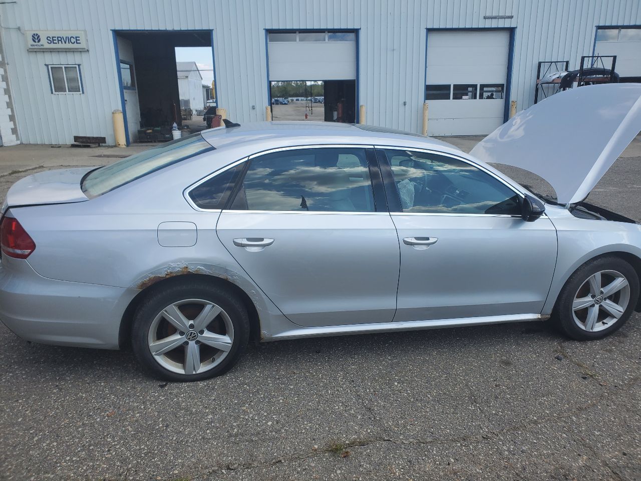 https://f005.backblazeb2.com/file/img-partshotlines-com/Inventory/MA726/Vehicle/43001_08.jpg