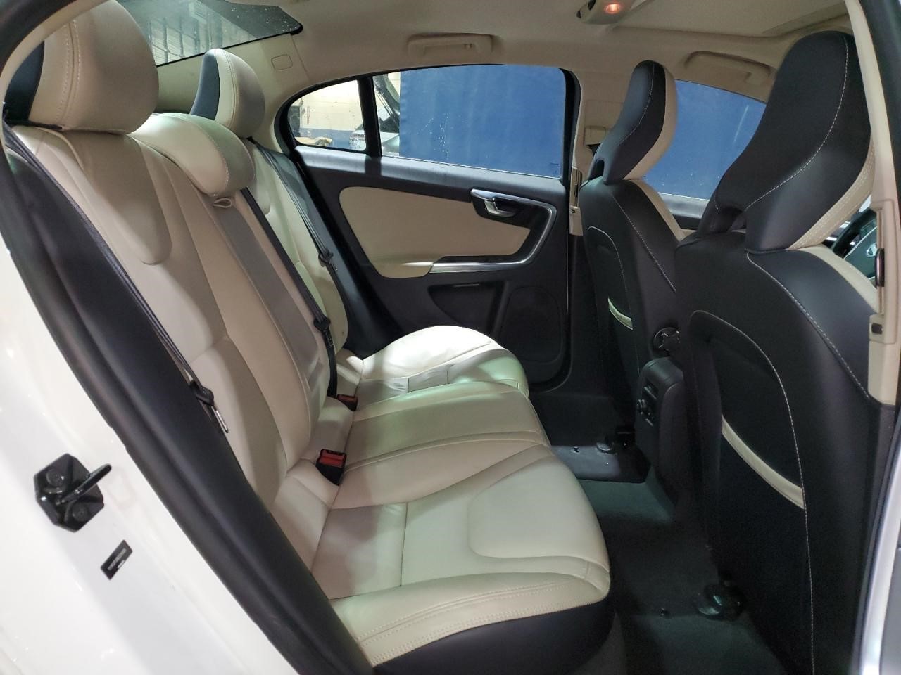 https://f005.backblazeb2.com/file/img-partshotlines-com/Inventory/MA734/Vehicle/23037_04.jpg