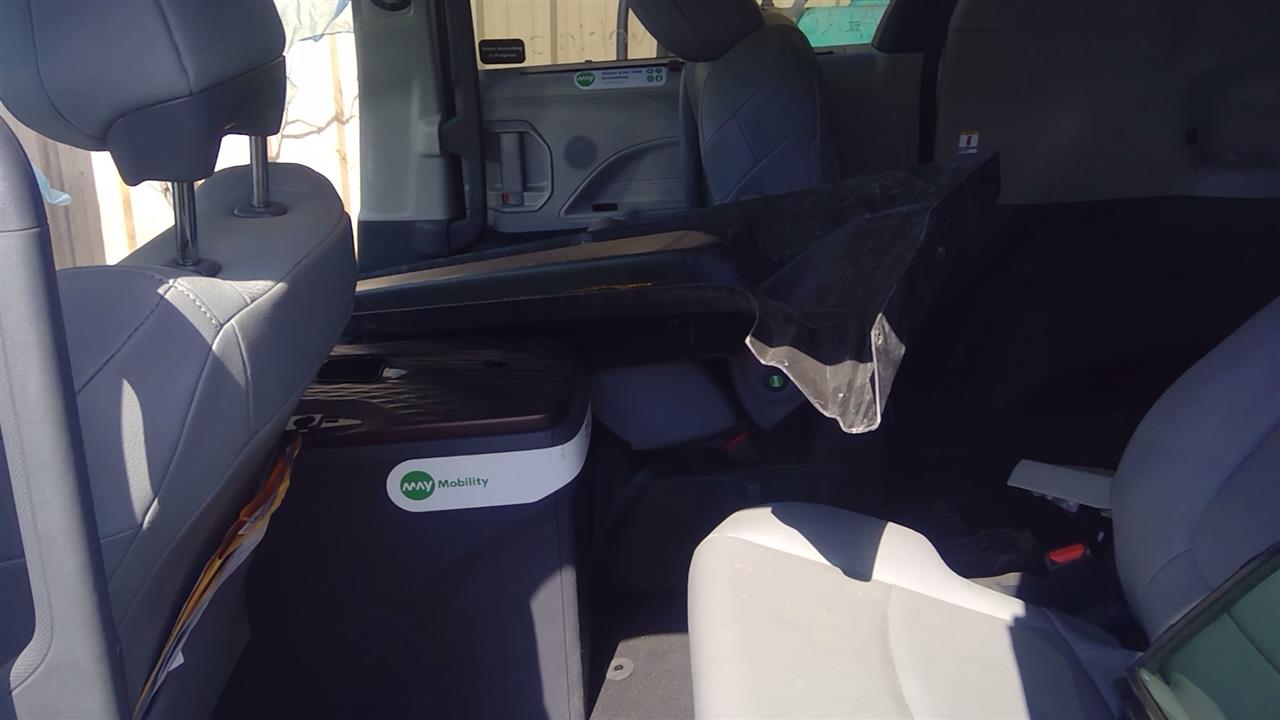 https://f005.backblazeb2.com/file/img-partshotlines-com/Inventory/MA734/Vehicle/23063_12.jpg