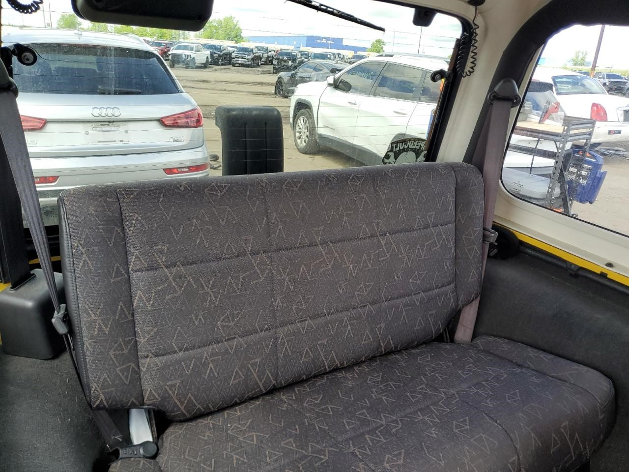 https://f005.backblazeb2.com/file/img-partshotlines-com/Inventory/MA734/Vehicle/23222_11.jpg