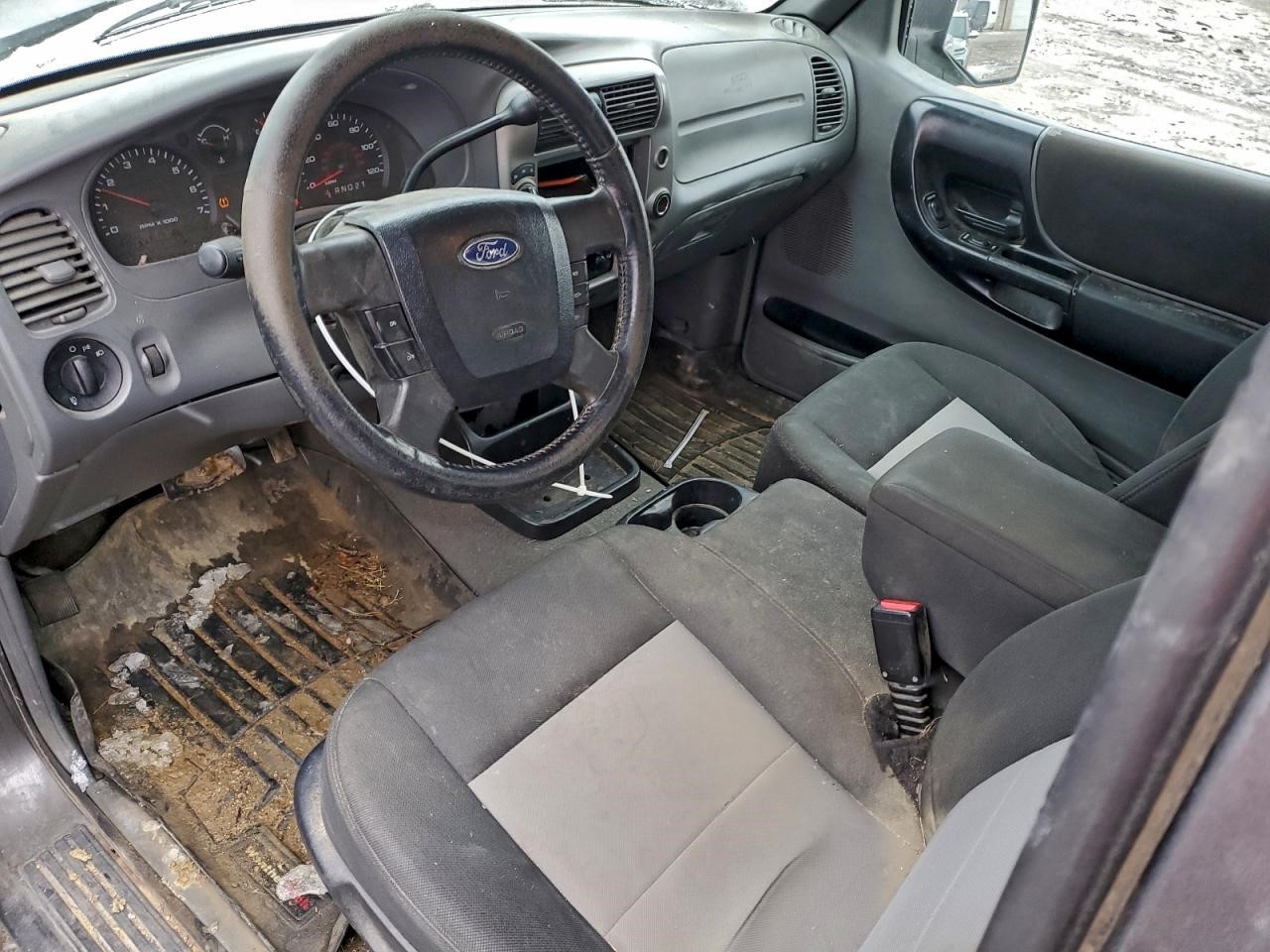 https://f005.backblazeb2.com/file/img-partshotlines-com/Inventory/MA734/Vehicle/23521_08.jpg