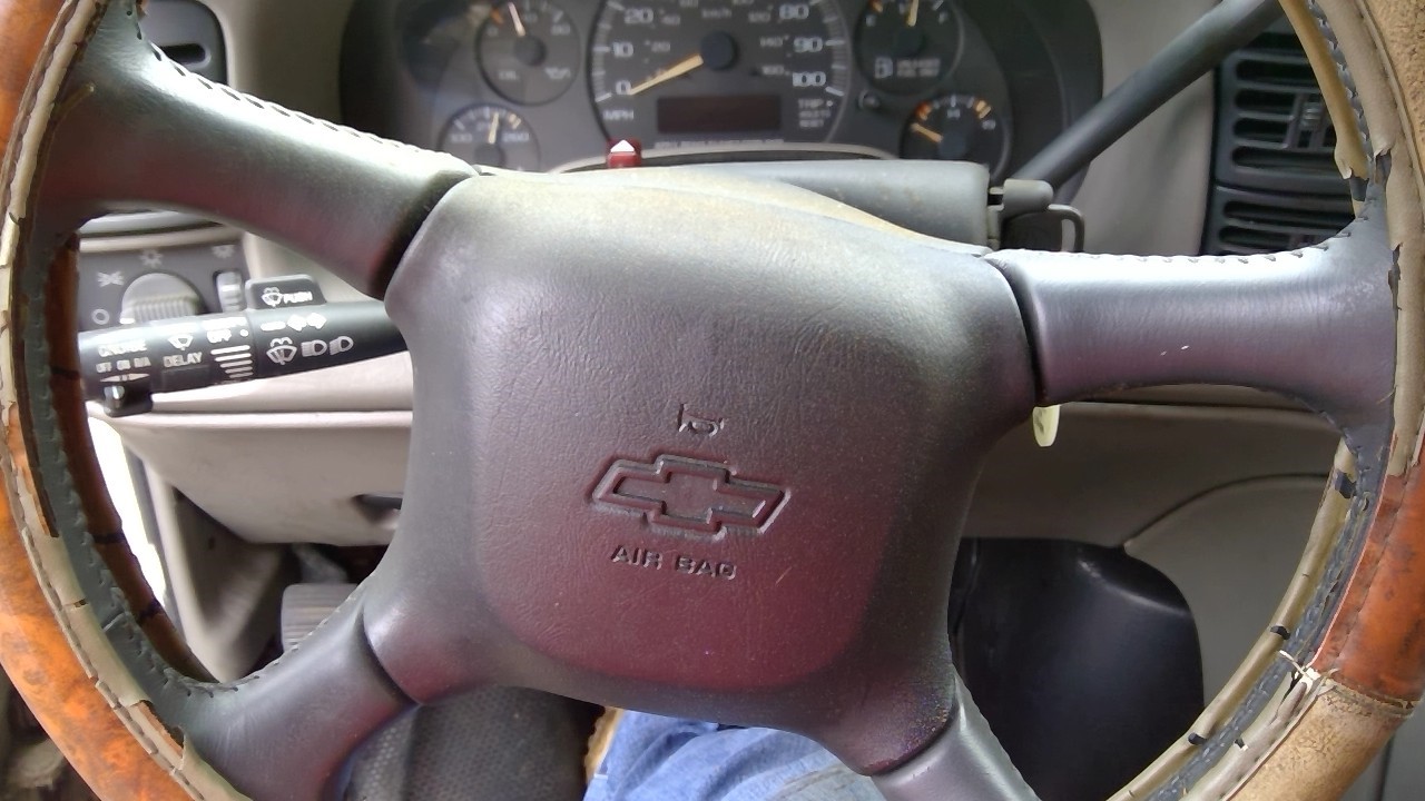 https://f005.backblazeb2.com/file/img-partshotlines-com/Inventory/MA734/Vehicle/23682_04.jpg