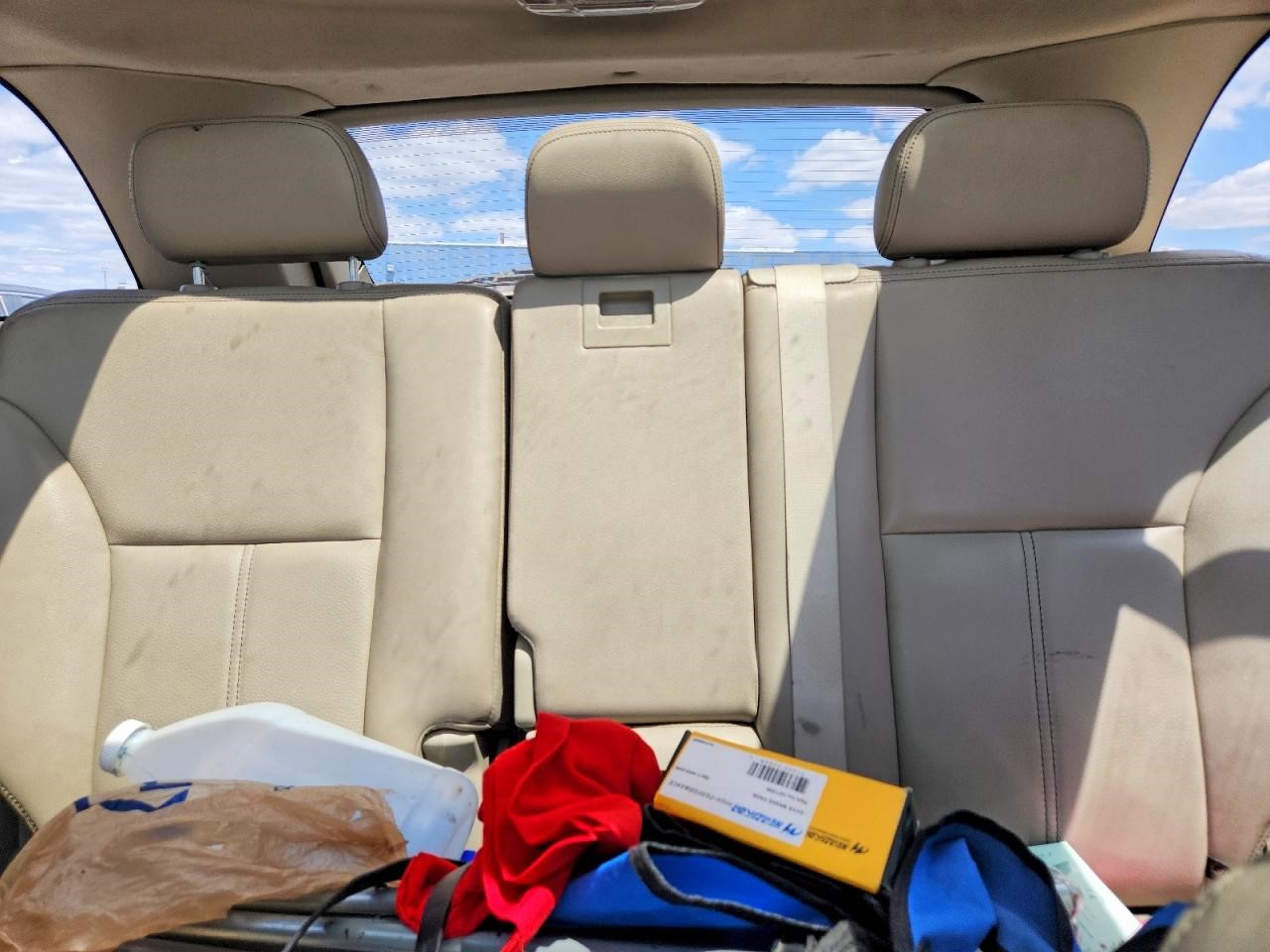 https://f005.backblazeb2.com/file/img-partshotlines-com/Inventory/MA734/Vehicle/23776_09.jpg