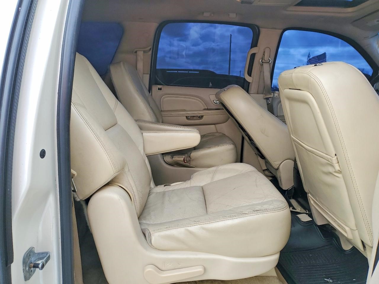 https://f005.backblazeb2.com/file/img-partshotlines-com/Inventory/MA734/Vehicle/23955_11.jpg