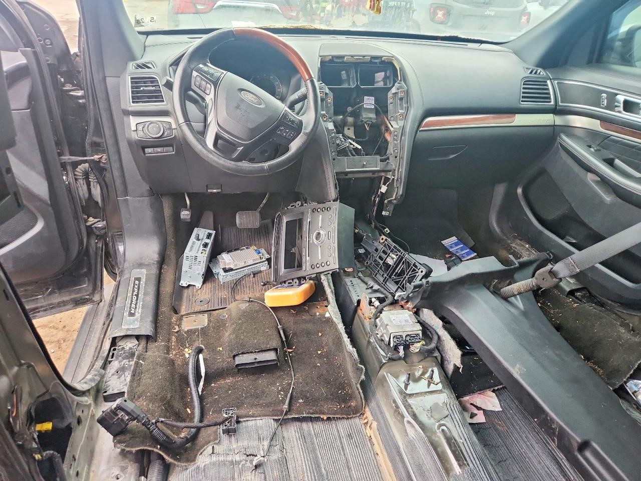 https://f005.backblazeb2.com/file/img-partshotlines-com/Inventory/MA734/Vehicle/23972_08.jpg