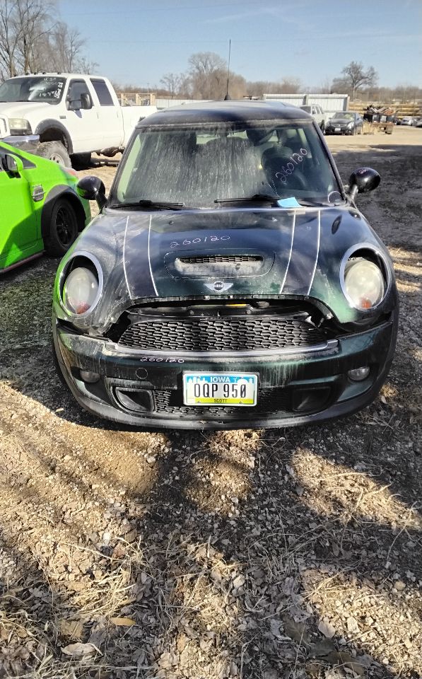 https://f005.backblazeb2.com/file/img-partshotlines-com/Inventory/MA743/Vehicle/45885_04.jpg