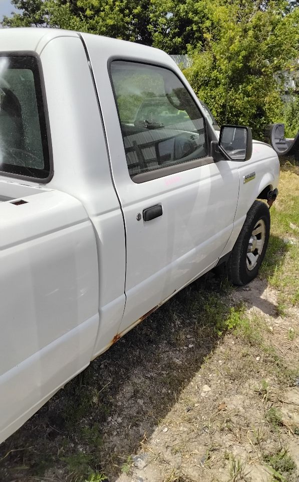 https://f005.backblazeb2.com/file/img-partshotlines-com/Inventory/MA743/Vehicle/46499_10.jpg