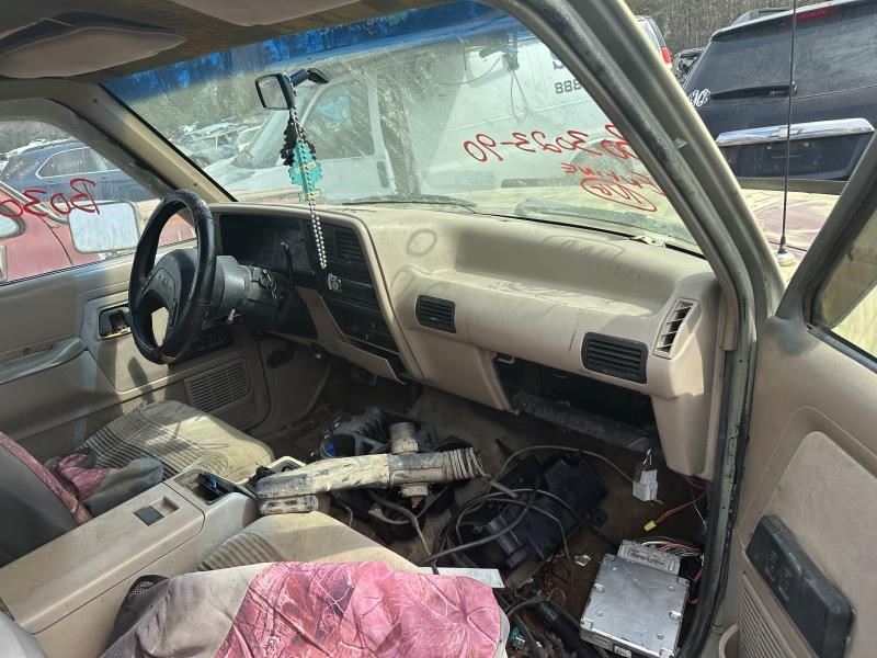https://f005.backblazeb2.com/file/img-partshotlines-com/Inventory/MA79/Vehicle/68298_12.jpg