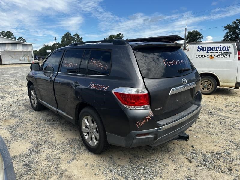 https://f005.backblazeb2.com/file/img-partshotlines-com/Inventory/MA79/Vehicle/73964_06.jpg