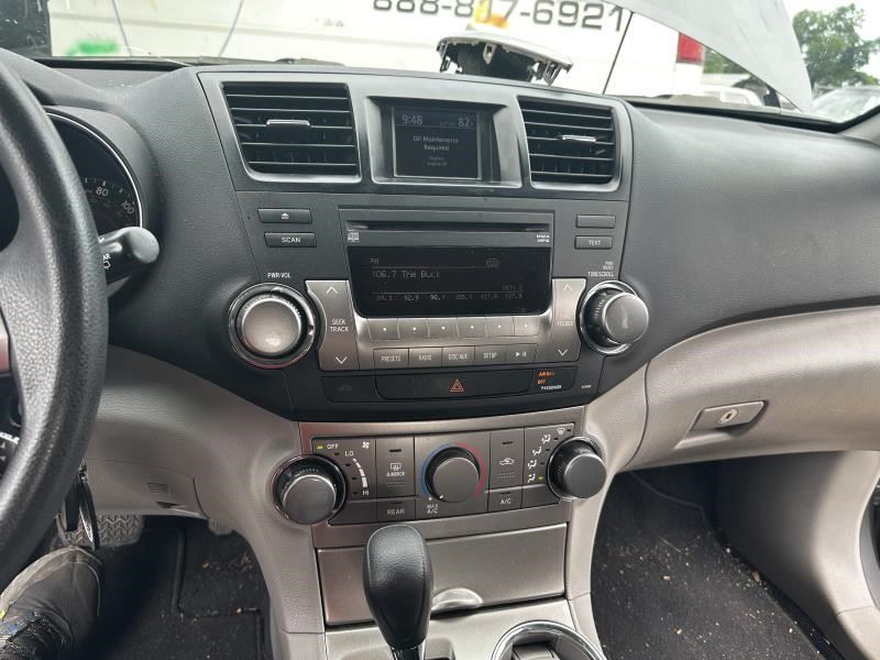 https://f005.backblazeb2.com/file/img-partshotlines-com/Inventory/MA79/Vehicle/73964_11.jpg