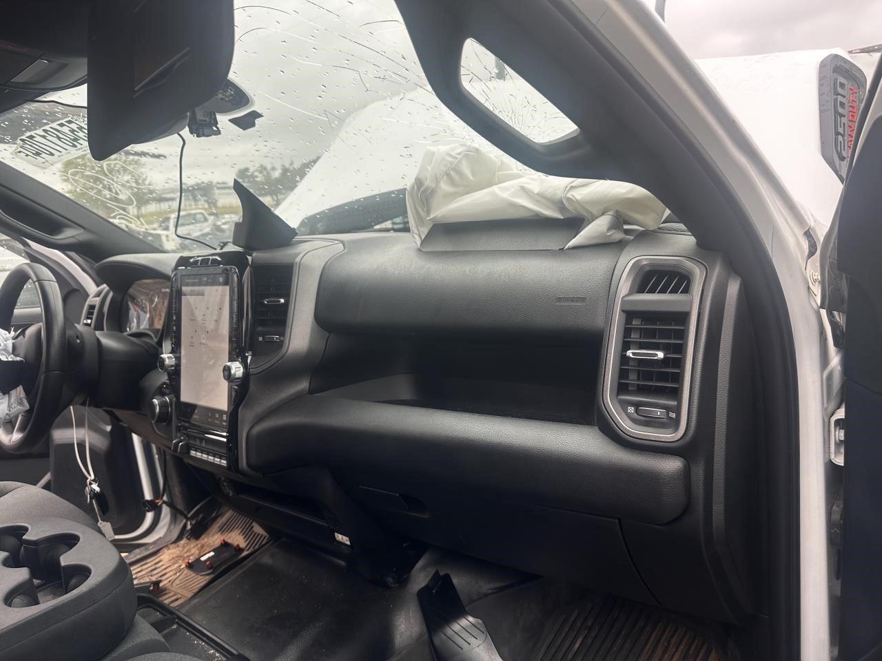 https://f005.backblazeb2.com/file/img-partshotlines-com/Inventory/MA79/Vehicle/76720_12.jpg