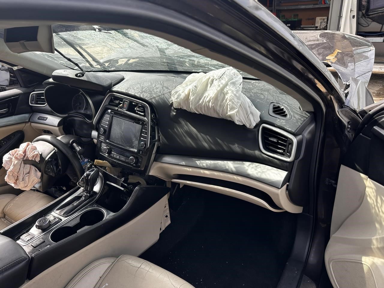 https://f005.backblazeb2.com/file/img-partshotlines-com/Inventory/MA79/Vehicle/77040_12.jpg