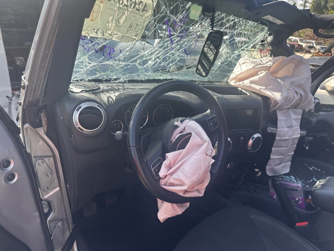 https://f005.backblazeb2.com/file/img-partshotlines-com/Inventory/MA79/Vehicle/77976_10.jpg