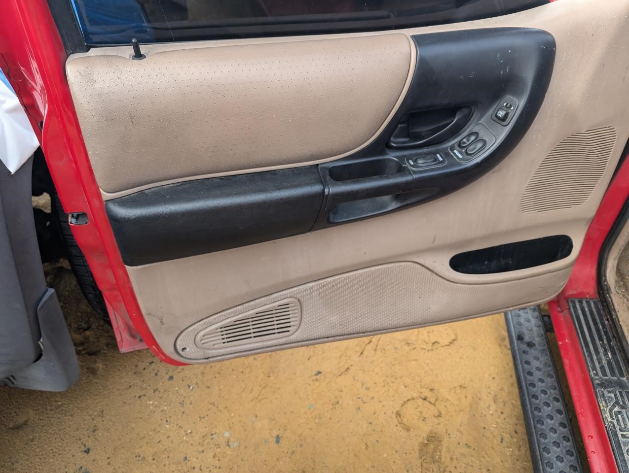 https://f005.backblazeb2.com/file/img-partshotlines-com/Inventory/MA79/Vehicle/78221_06.jpg