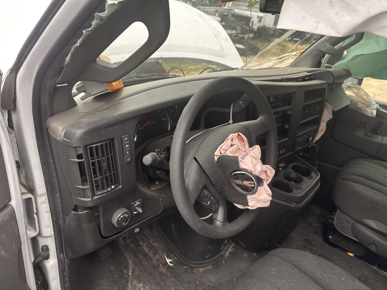 https://f005.backblazeb2.com/file/img-partshotlines-com/Inventory/MA79/Vehicle/80950_10.jpg
