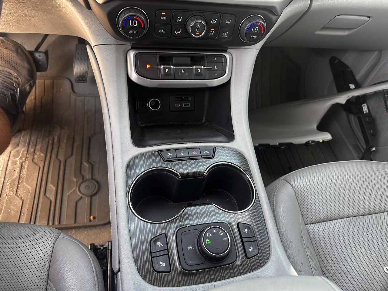 https://f005.backblazeb2.com/file/img-partshotlines-com/Inventory/MA79/Vehicle/81381_11.jpg
