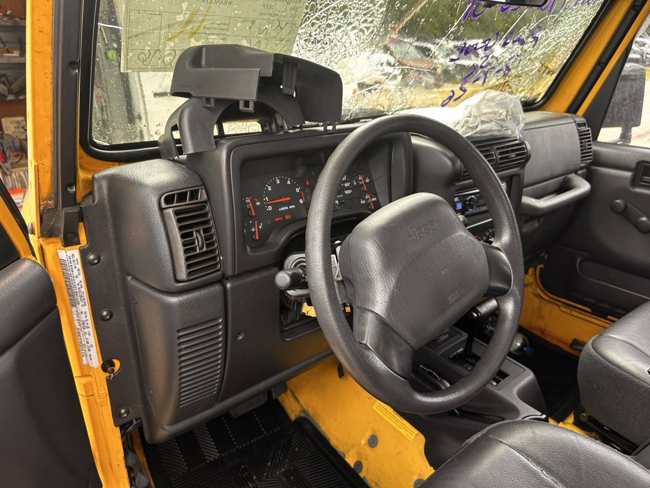 https://f005.backblazeb2.com/file/img-partshotlines-com/Inventory/MA79/Vehicle/81570_10.jpg