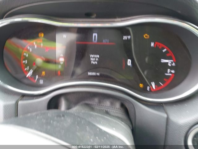 Vehicle/101748_07.jpg