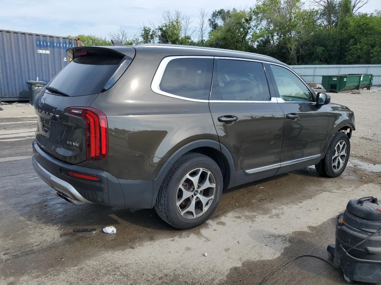 Vehicle/104708_03.jpg