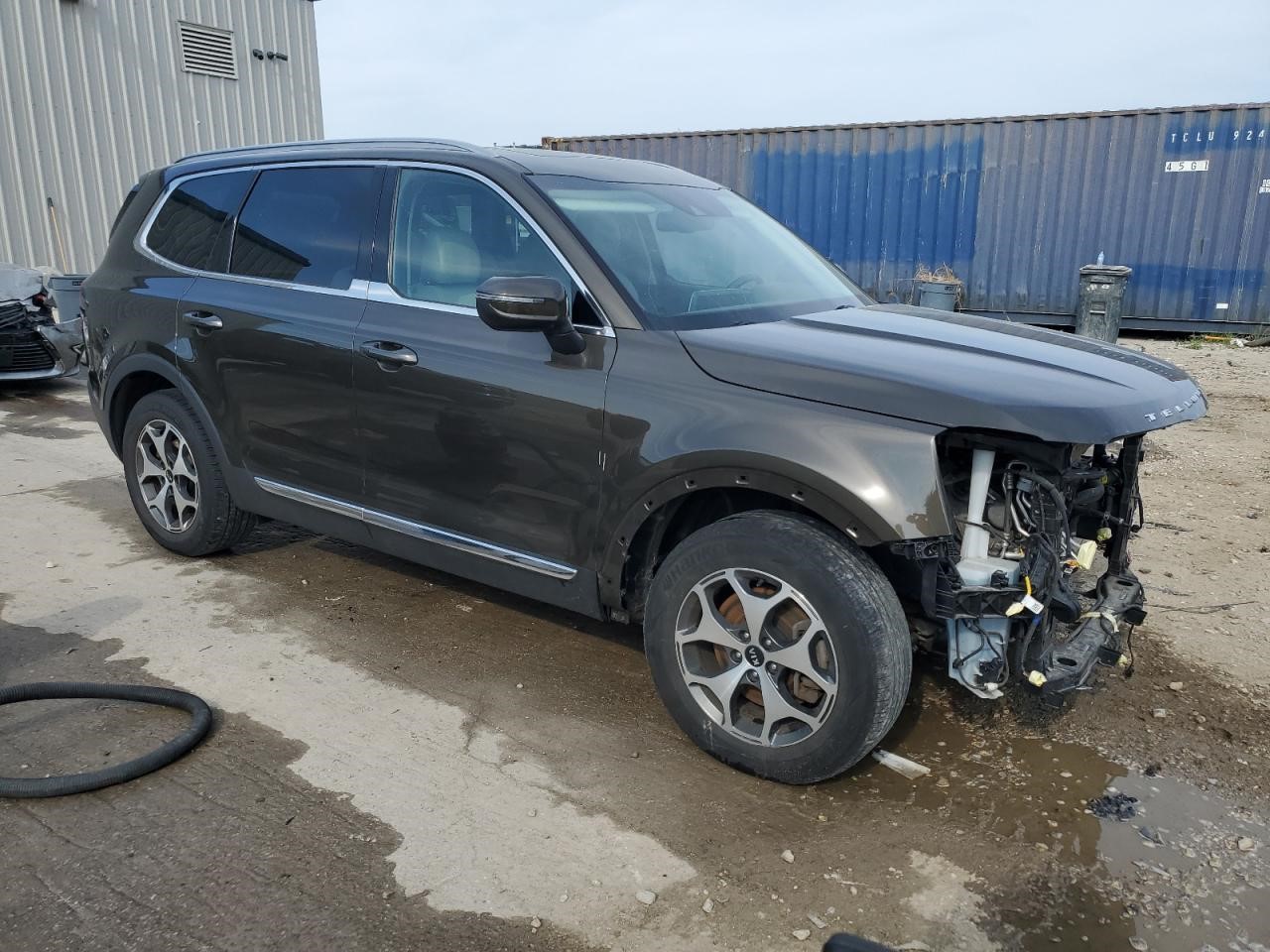 Vehicle/104708_04.jpg