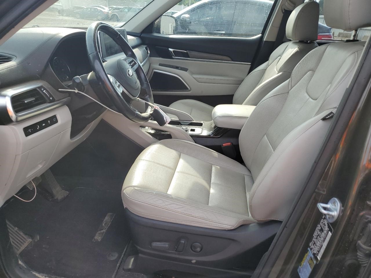 Vehicle/104708_07.jpg
