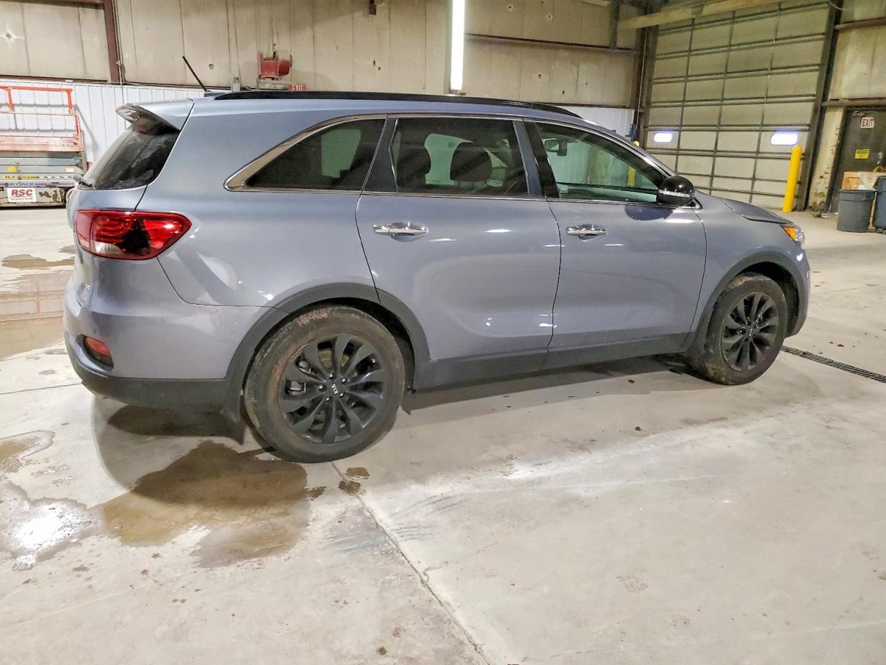 Vehicle/108692_03.jpg
