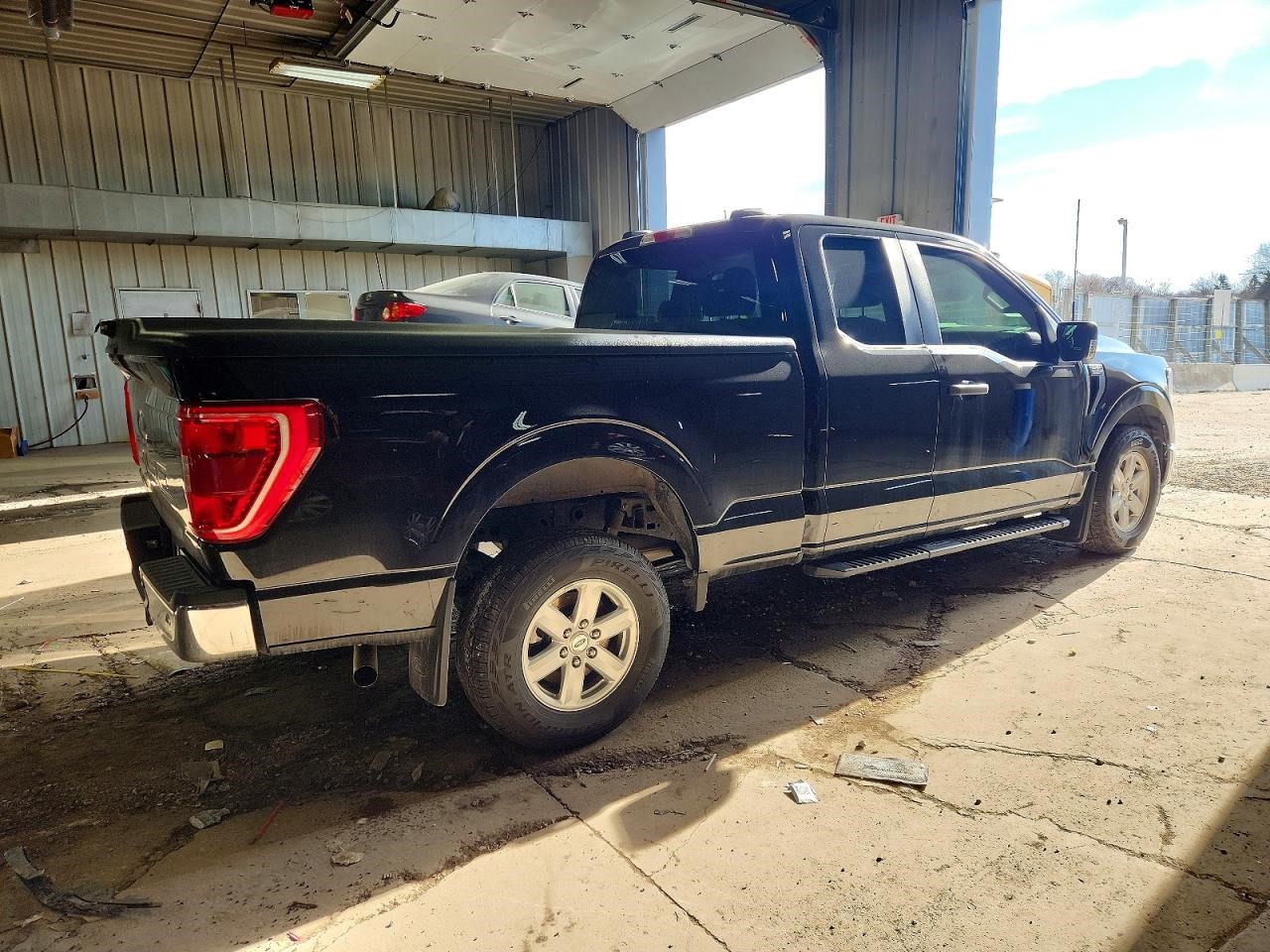 Vehicle/109338_03.jpg