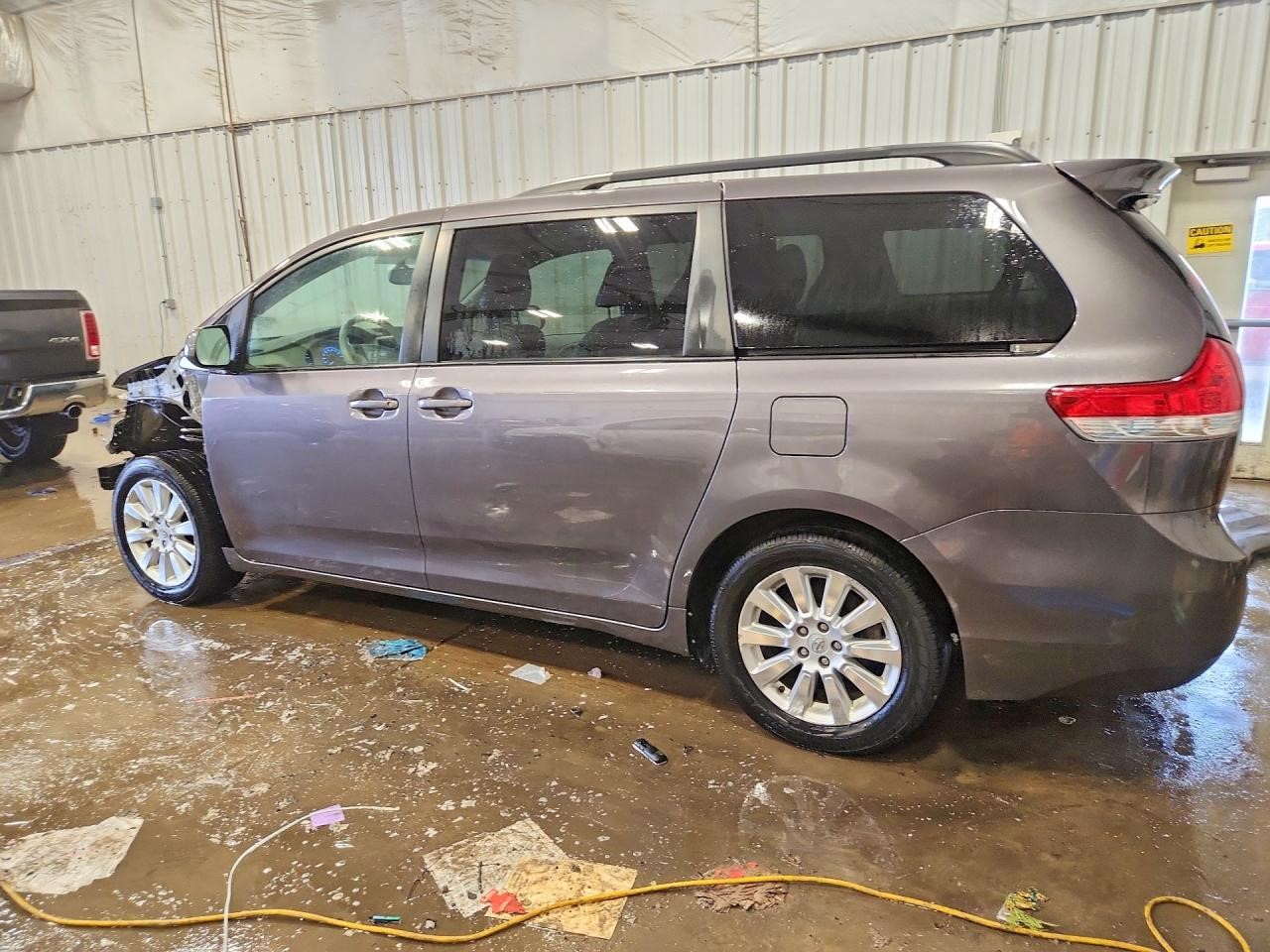 Vehicle/109545_02.jpg
