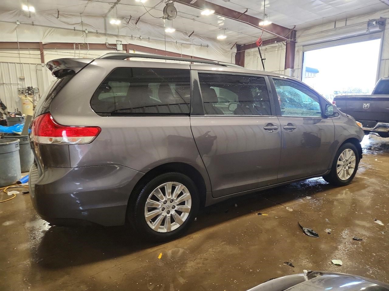 Vehicle/109545_03.jpg