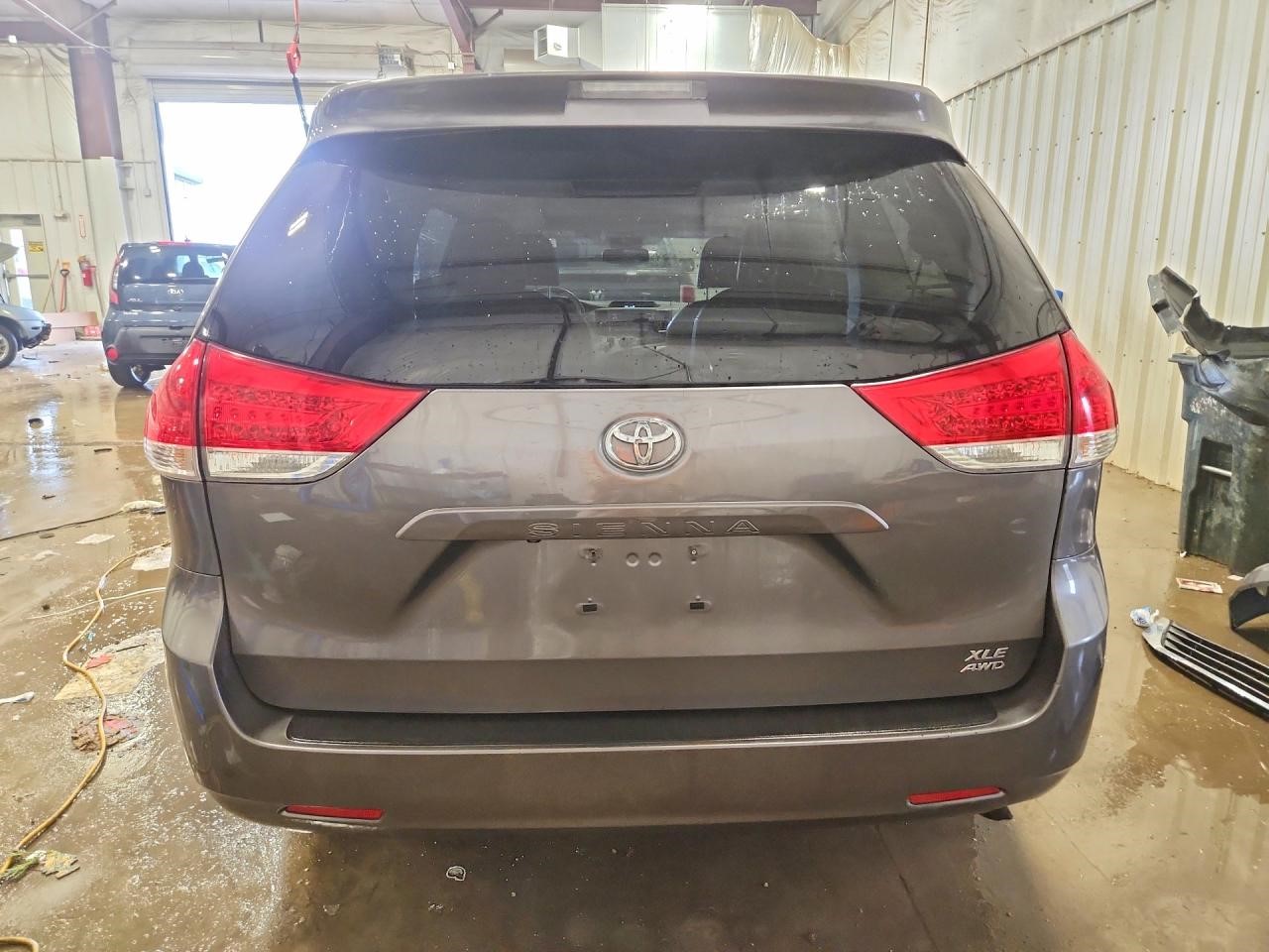 Vehicle/109545_06.jpg