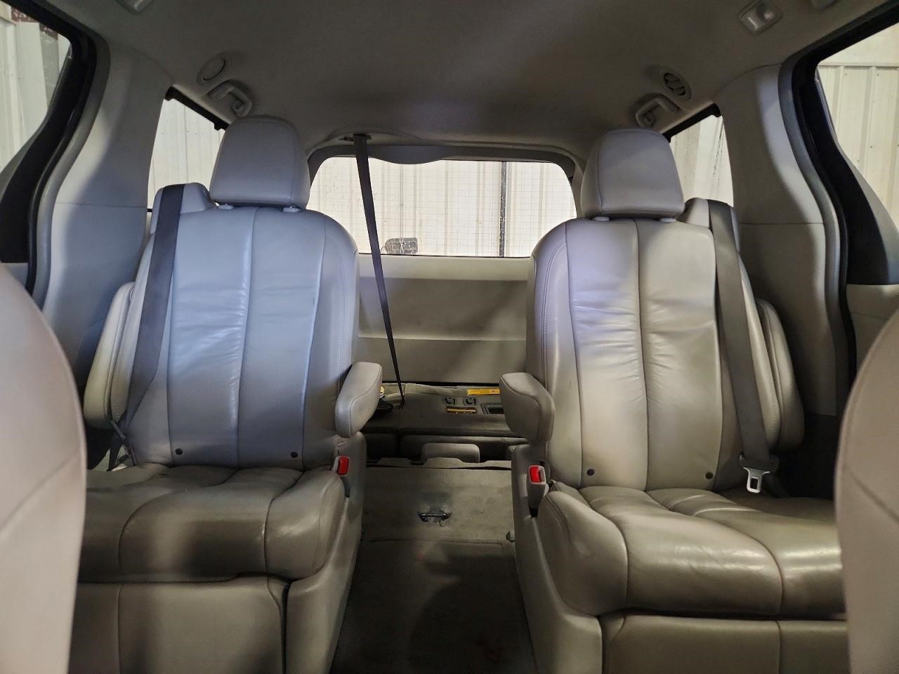 Vehicle/109545_10.jpg