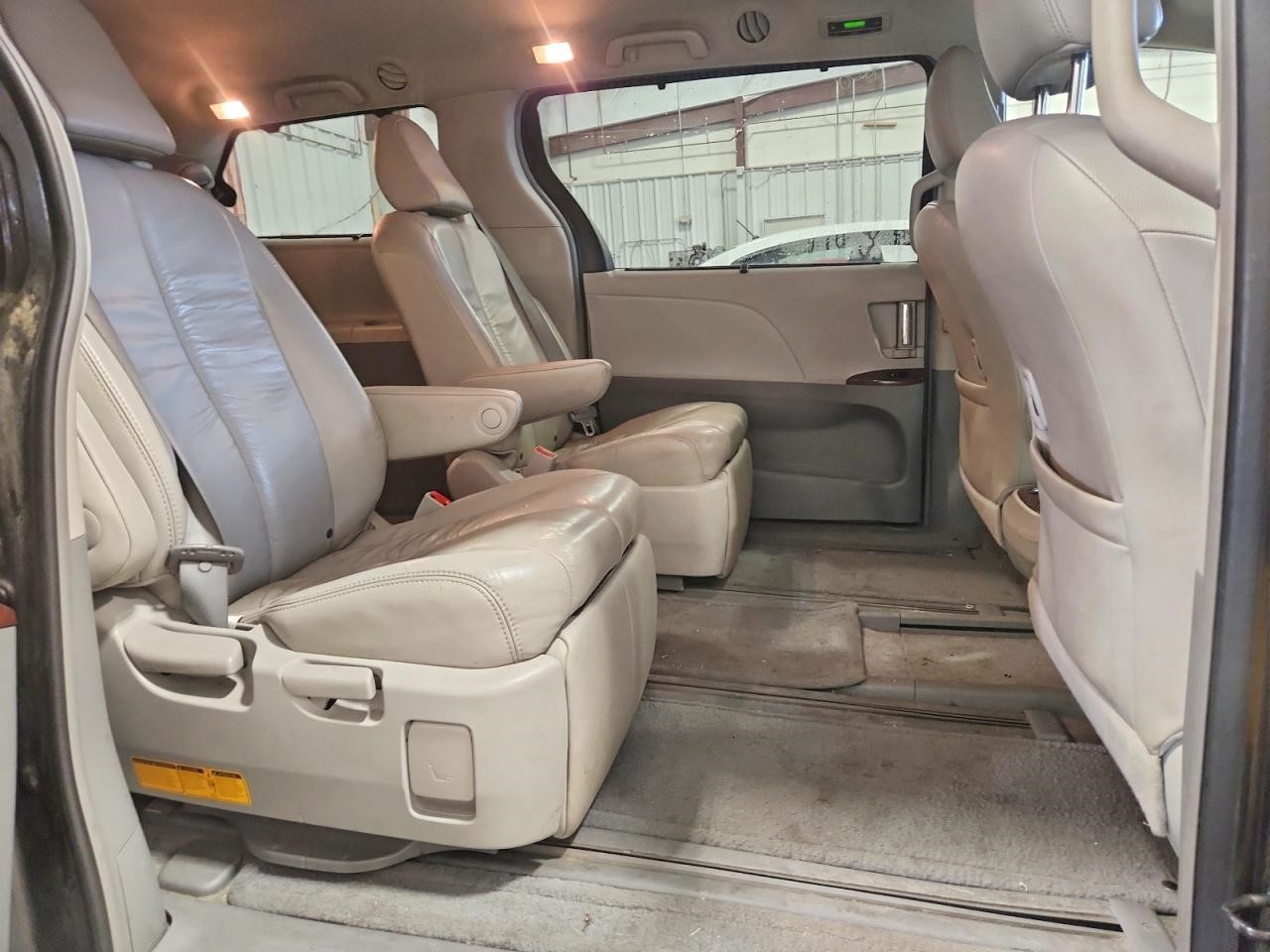 Vehicle/109545_11.jpg