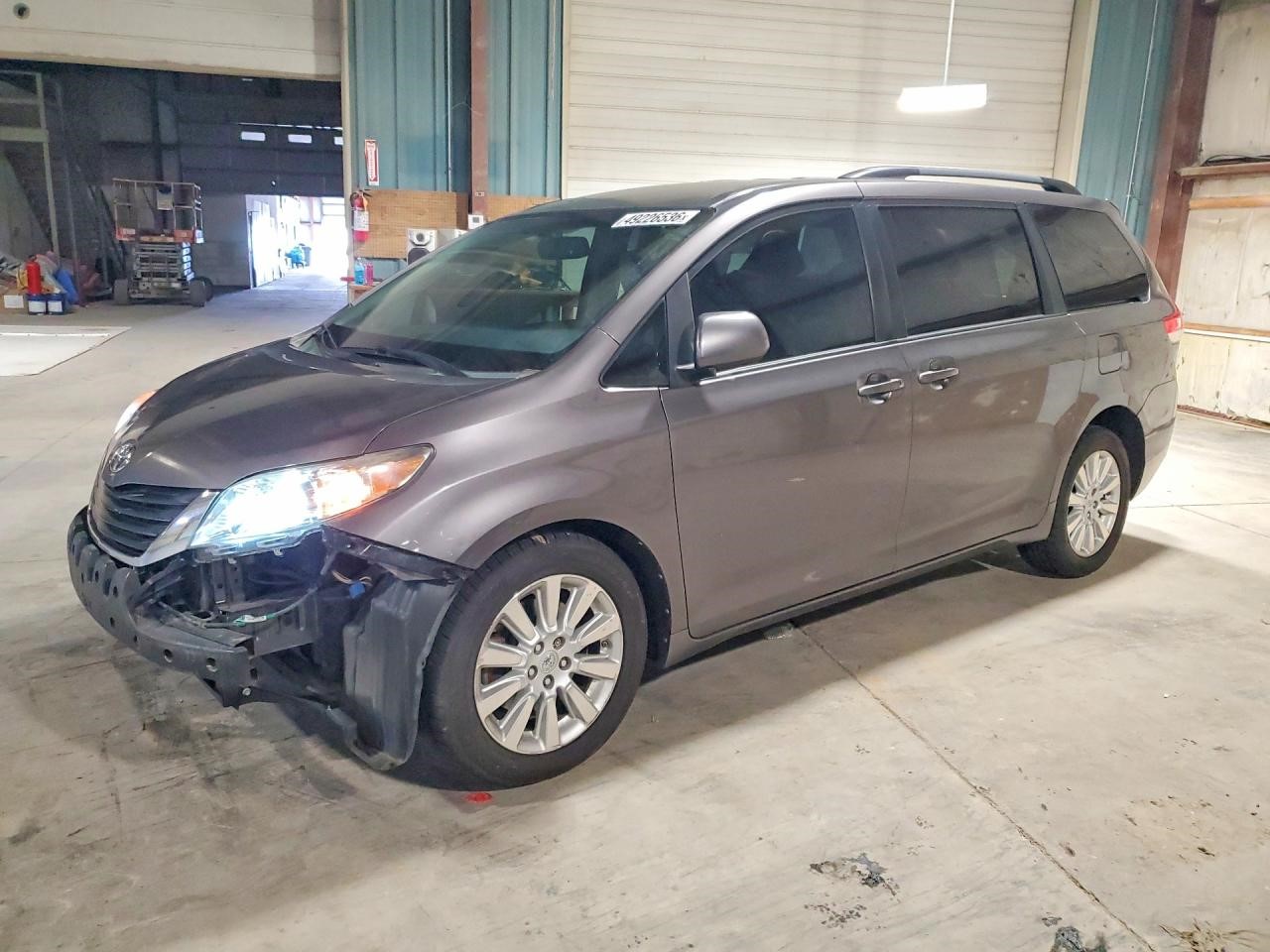 Vehicle/110009_01.jpg