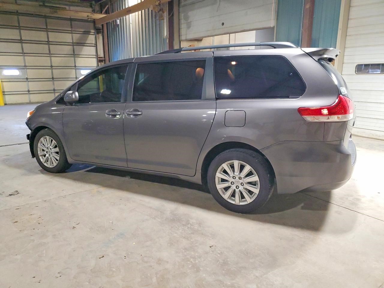 Vehicle/110009_02.jpg
