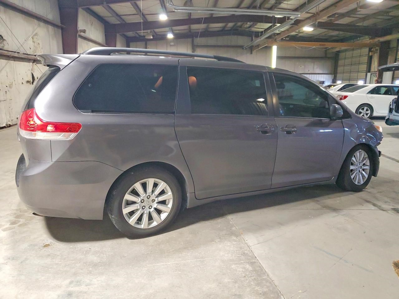 Vehicle/110009_03.jpg