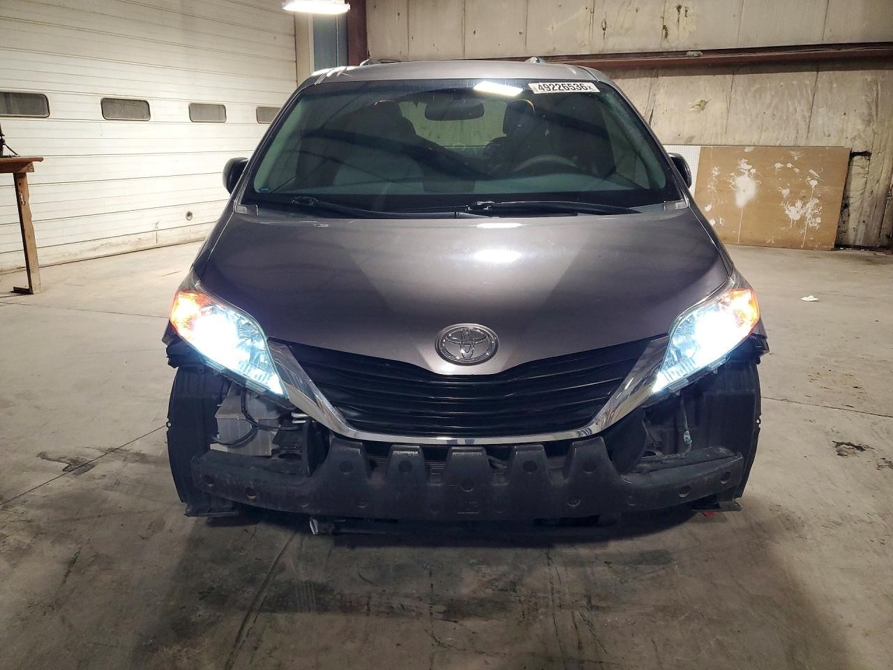 Vehicle/110009_05.jpg