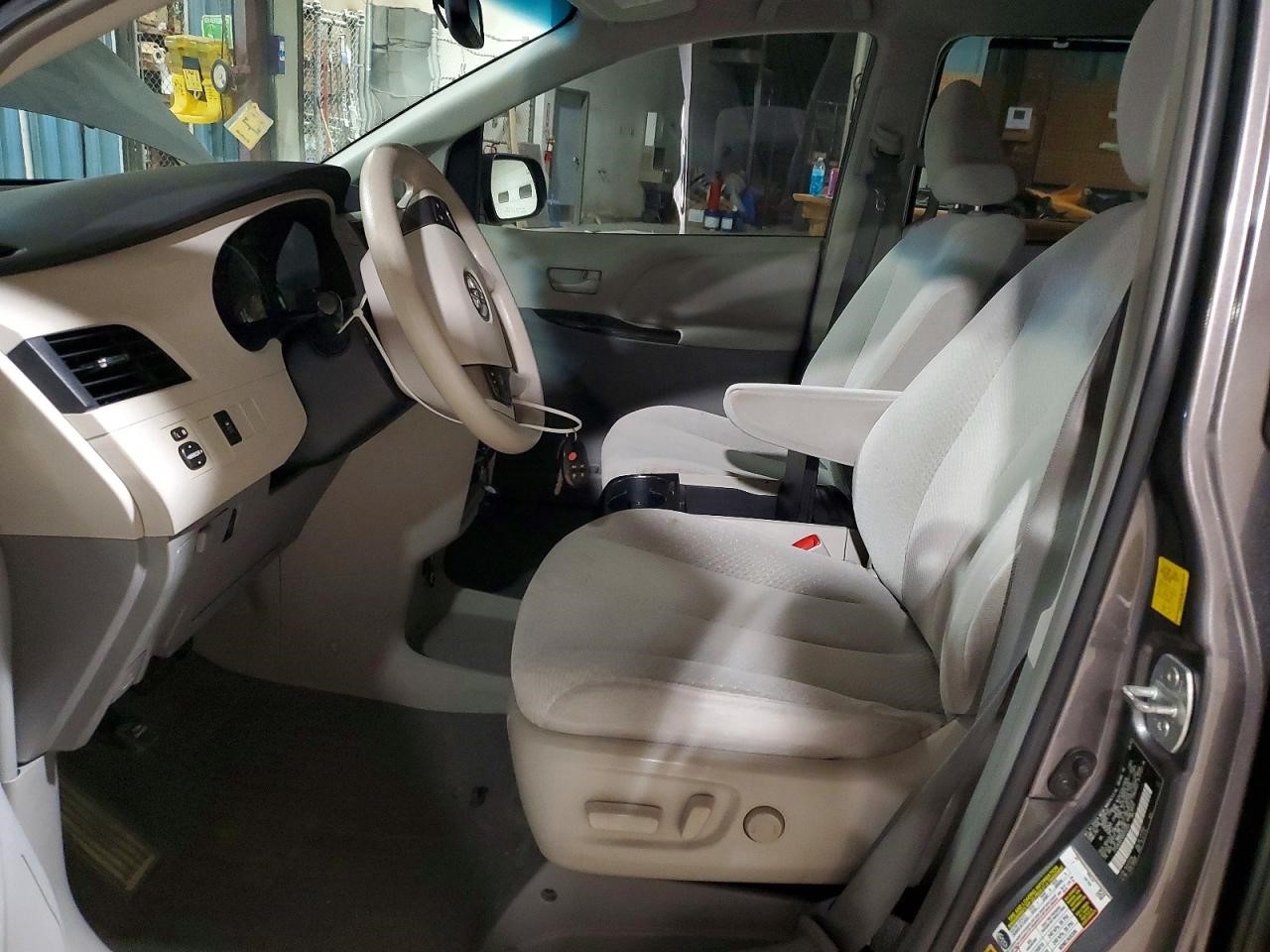 Vehicle/110009_07.jpg