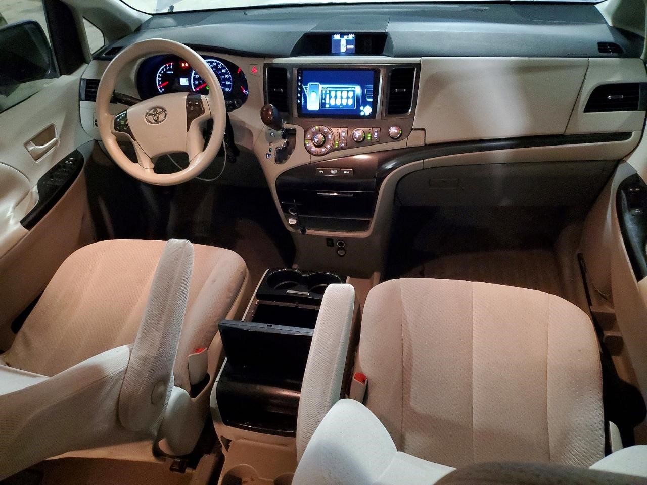 Vehicle/110009_08.jpg