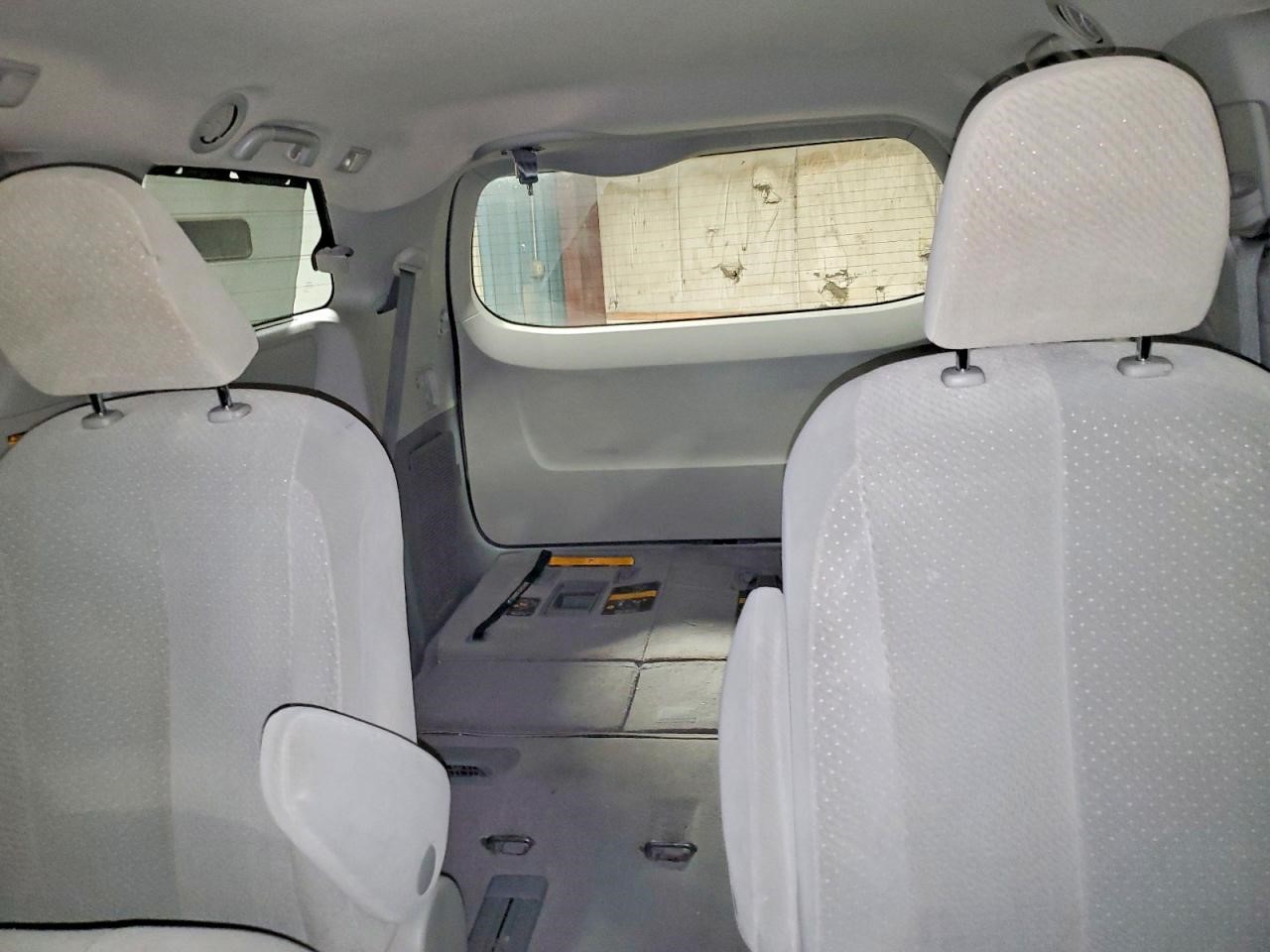 Vehicle/110009_10.jpg