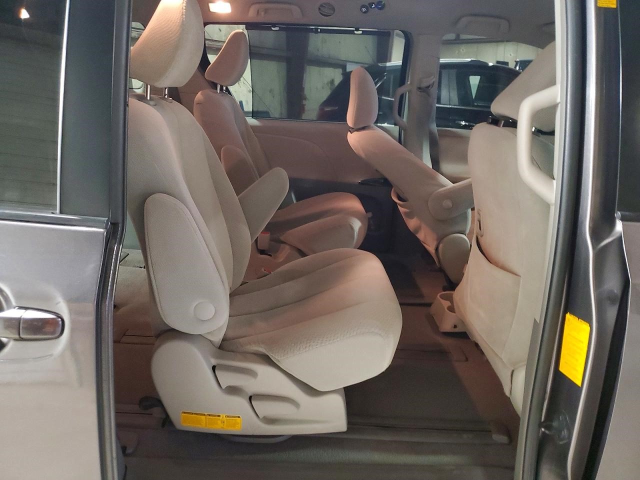 Vehicle/110009_11.jpg