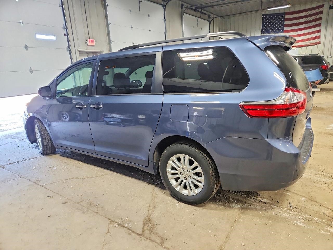 Vehicle/110982_02.jpg
