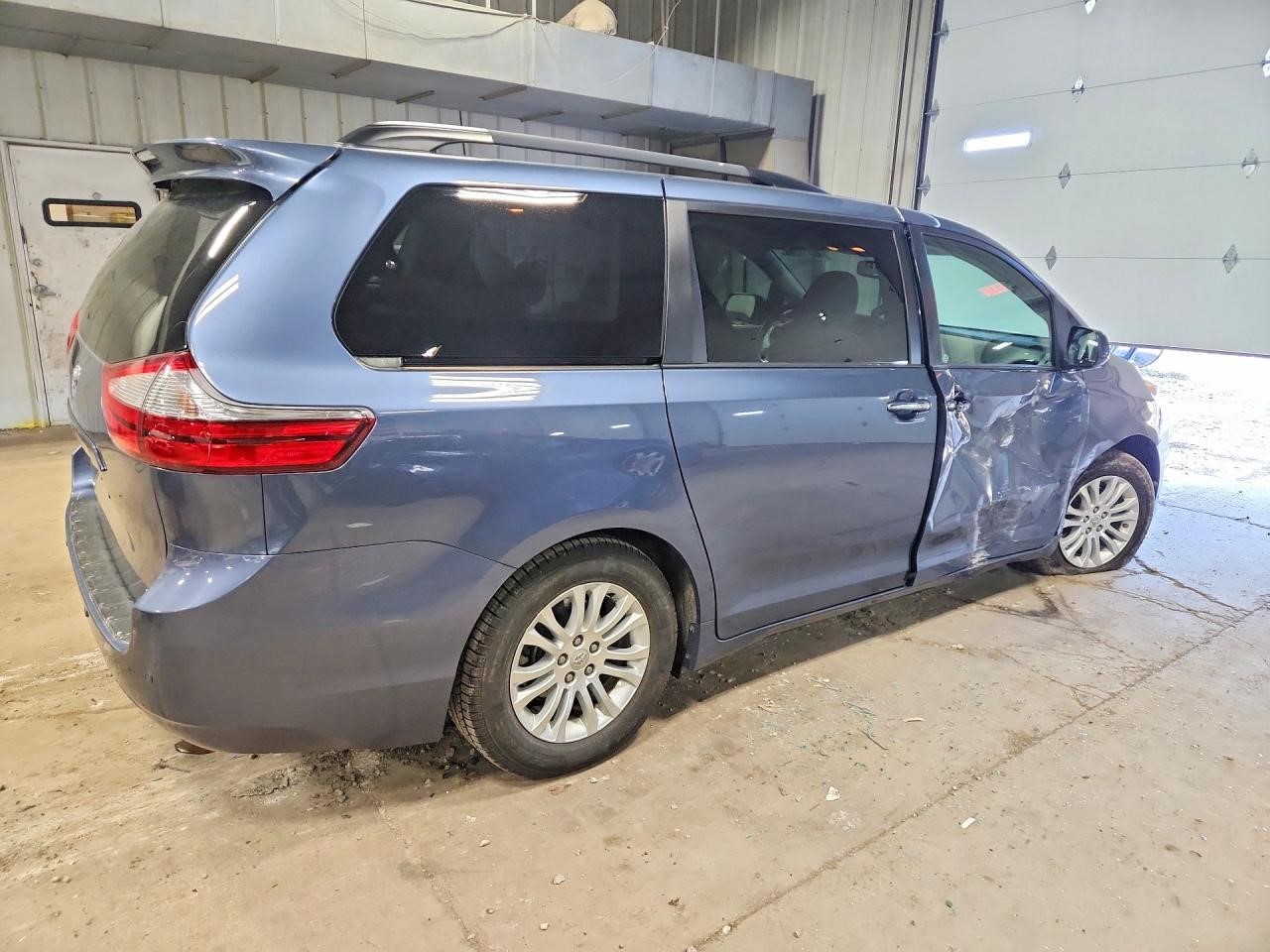 Vehicle/110982_03.jpg