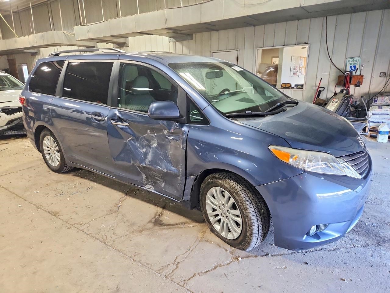 Vehicle/110982_04.jpg