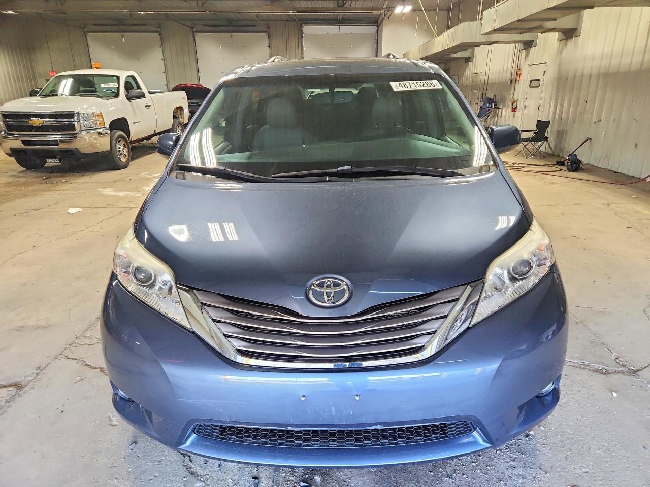 Vehicle/110982_05.jpg