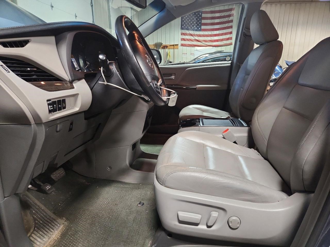 Vehicle/110982_07.jpg