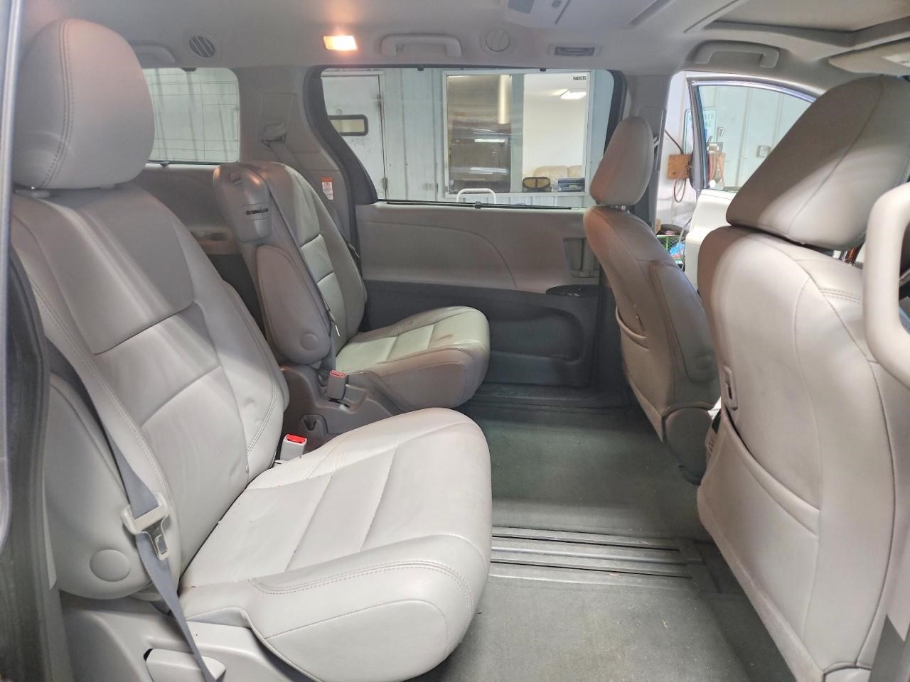 Vehicle/110982_11.jpg