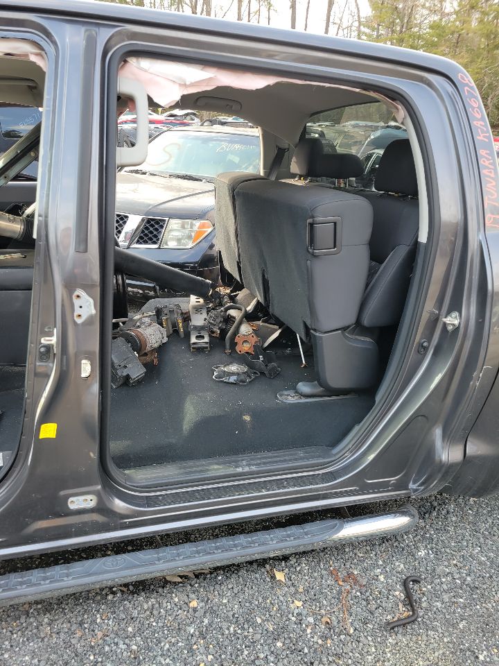 https://f005.backblazeb2.com/file/img-partshotlines-com/Inventory/MS172/Vehicle/19728_04.jpg