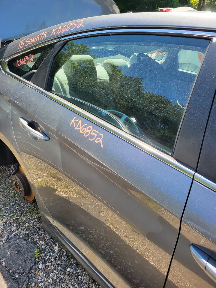 https://f005.backblazeb2.com/file/img-partshotlines-com/Inventory/MS172/Vehicle/19902_08.jpg