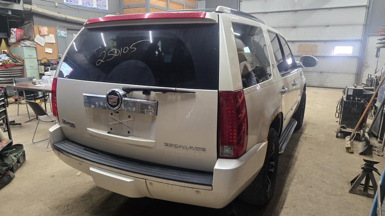 https://f005.backblazeb2.com/file/img-partshotlines-com/Inventory/NE124/Vehicle/9415_01.jpg